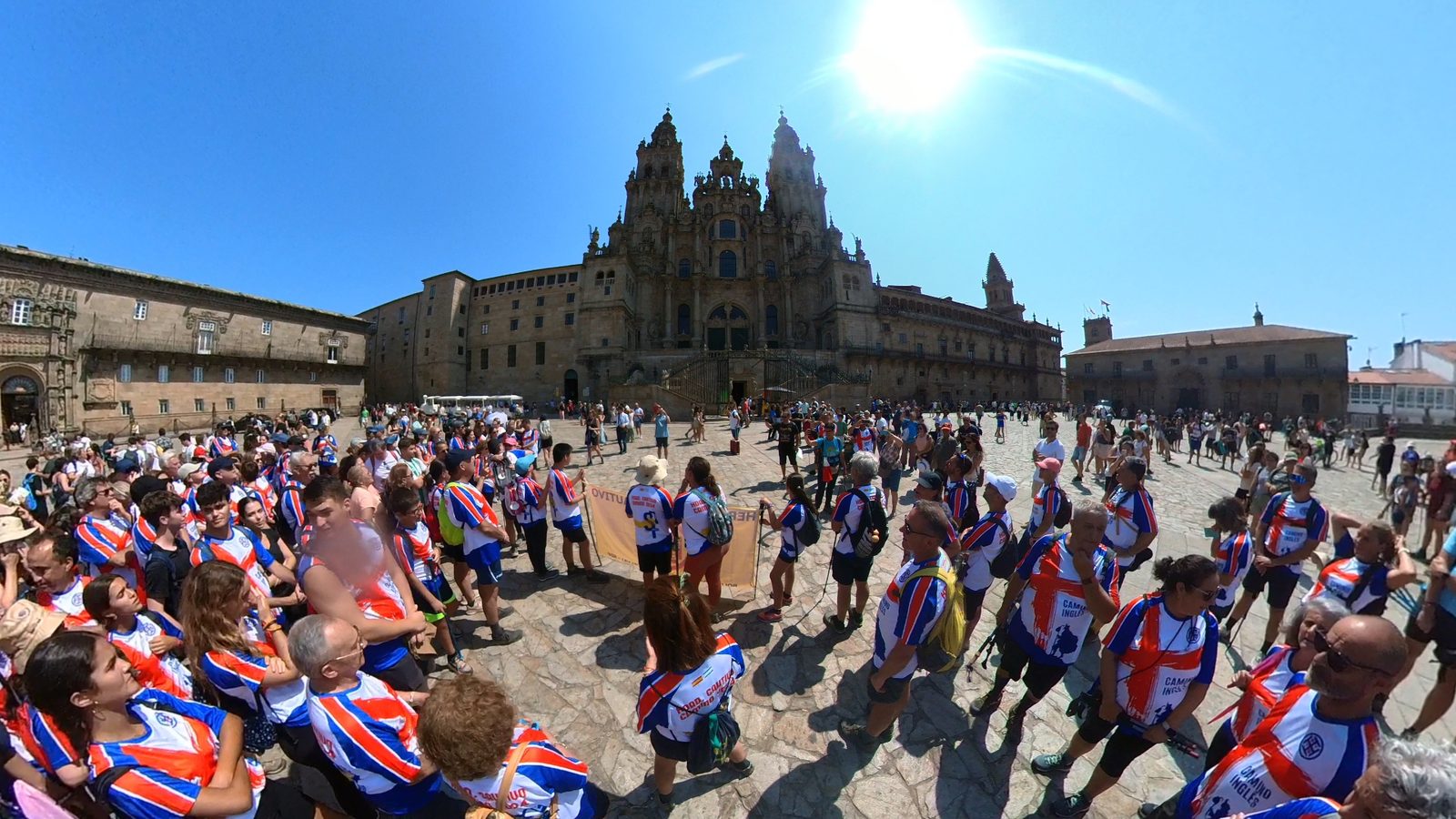 Peregrinos en la Plaza del Obradoiro ante la Catedral de Santiago, Xacobeo